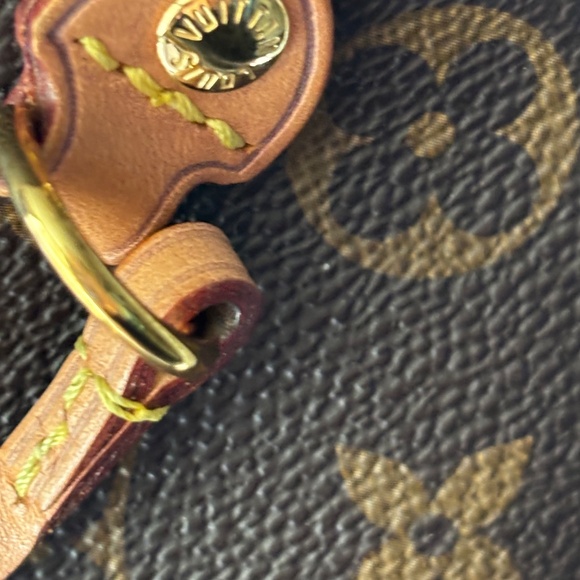 Louis Vuitton Neverfull MM Bag - Picture 2 of 8